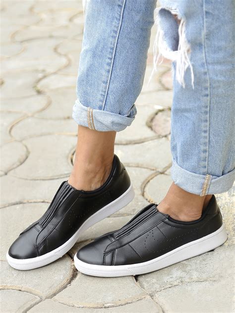 stylish black tennis shoes.